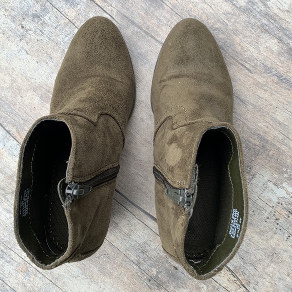 Olive a green Suede Booties - Picture 4 of 6